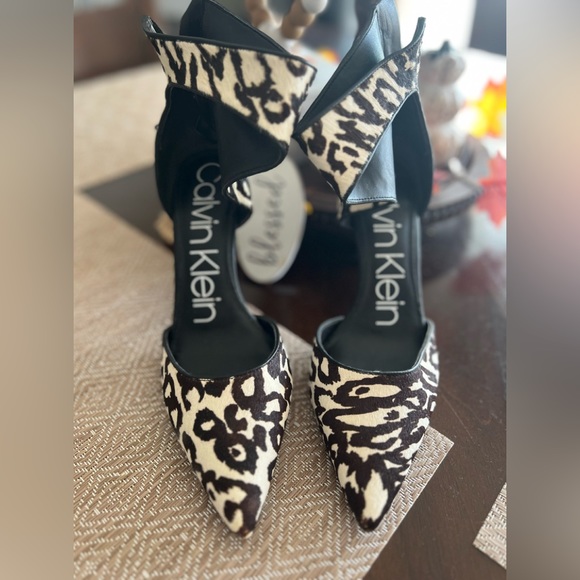 Calvin Klein Rajon Pump - Picture 5 of 8